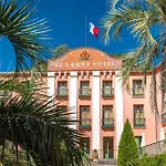 Les Pyrenees - Le Grand & Le Chateau מלון
