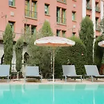 מלון Les Pyrenees - Le Grand & Le Chateau