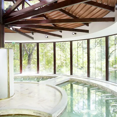 Les Pyrénées - Le Grand Hôtel&le Château Hotel 4*
