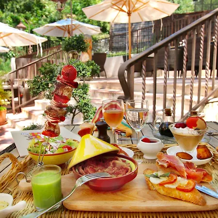 Les Pyrenees - Le Grand & Le Chateau Hotel