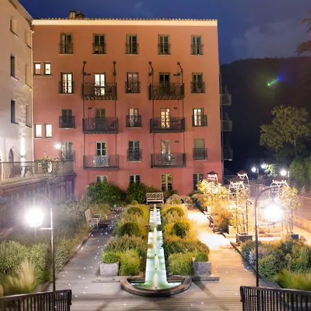 Hotel Les Pyrénées - Le Grand Hôtel&le Château 4*