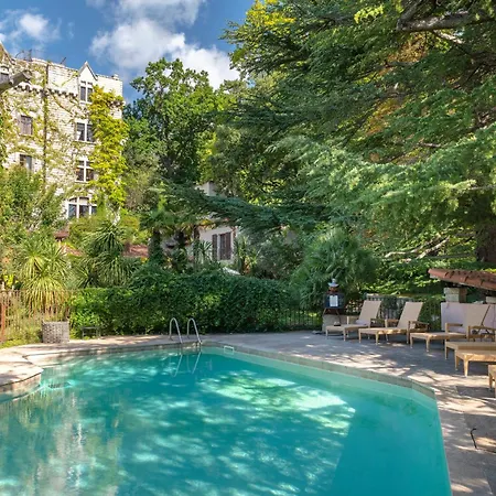 Hotel Les Pyrenees - Le Grand & Le Chateau 4*