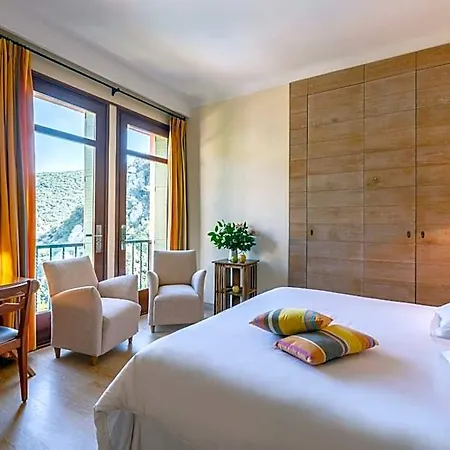 Hotel Les Pyrenees - Le Grand & Le Chateau 4*