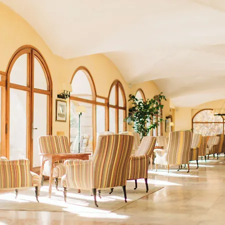 Ξενοδοχείο Les Pyrenees - Le Grand & Le Chateau 4*
