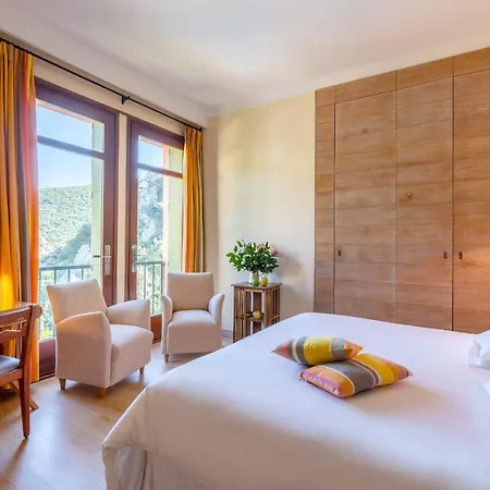 Les Pyrénées - Le Grand Hôtel&le Château Moltig les Bains