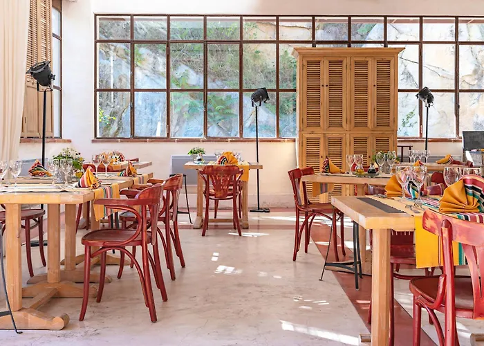 Les Pyrenees - Le Grand & Le Chateau Moltig les Bains