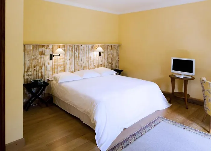 Les Pyrenees - Le Grand & Le Chateau Moltig les Bains