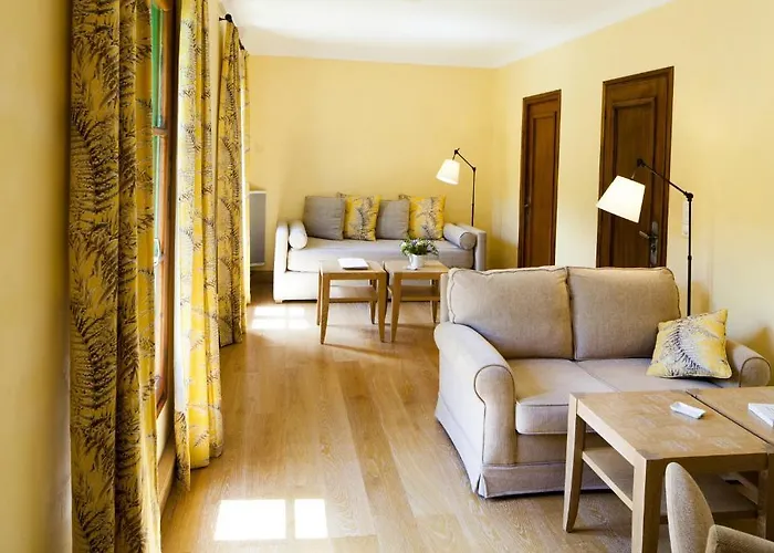 Les Pyrenees - Le Grand & Le Chateau