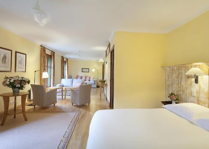 Hotel Les Pyrenees - Le Grand & Le Chateau