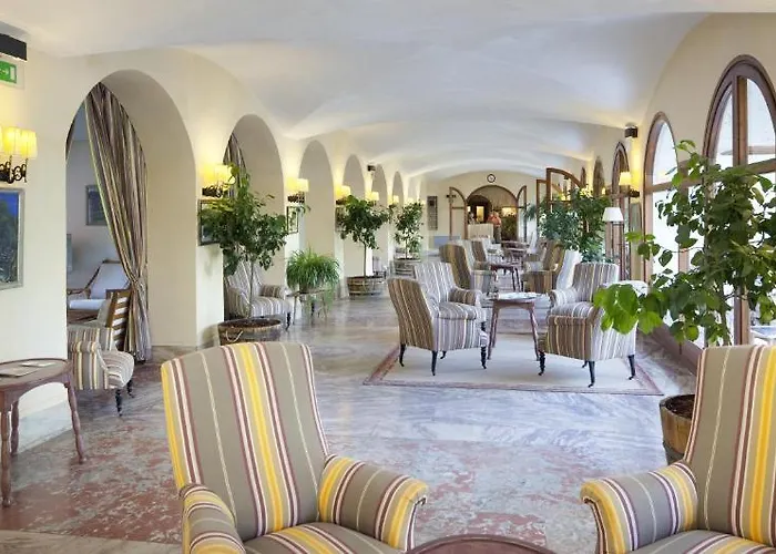 Les Pyrenees - Le Grand & Le Chateau 몰티그