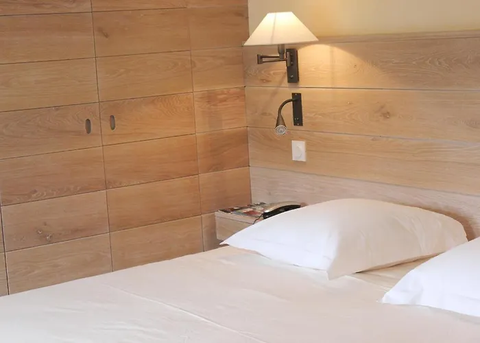 Les Pyrenees - Le Grand & Le Chateau Moltig les Bains